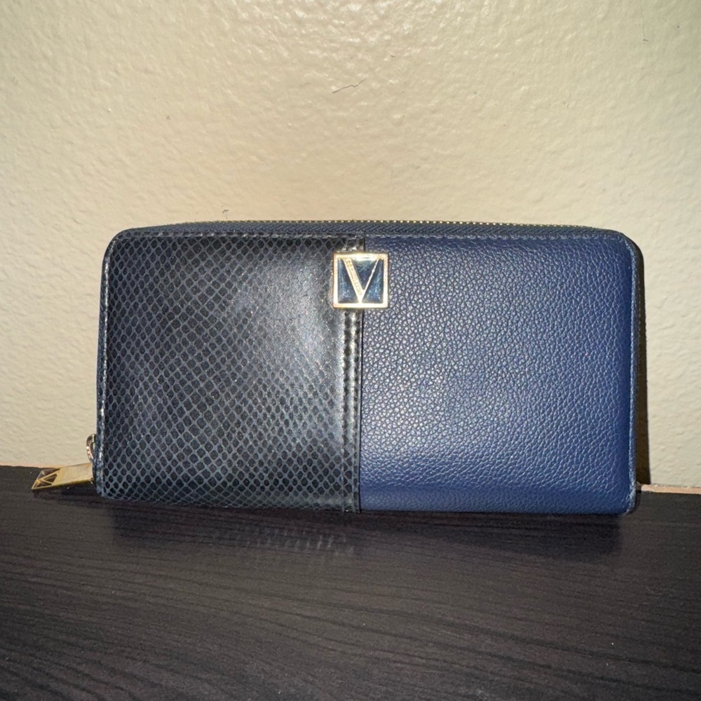 Victoria’s Secret Limited Edition Zip Around Faux Leather Wallet w/Gold Accent